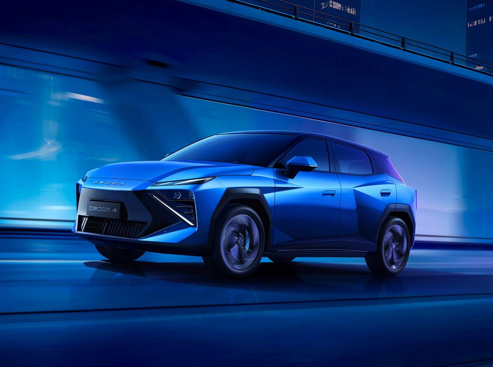 Le crossover compact Omoda 4 se distingue par ses lignes tranchées