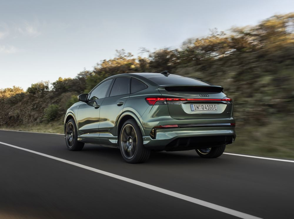 L'Audi Q4 Sportback e-tron restylée affiche une allure moderne et expressive
