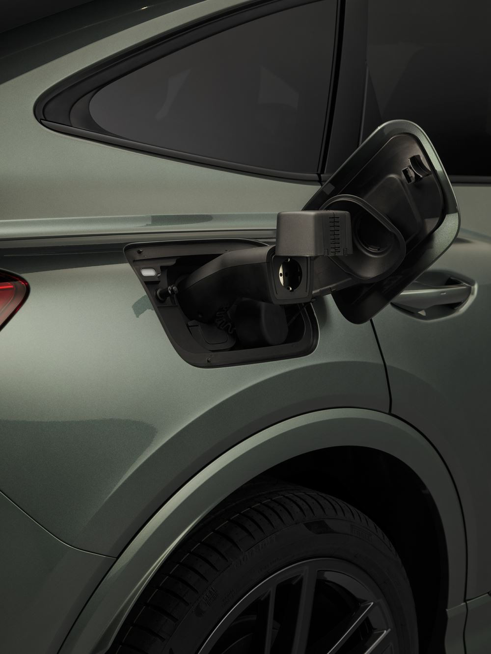 L'Audi Q4 Sportback e-tron restylée affiche une allure moderne et expressive