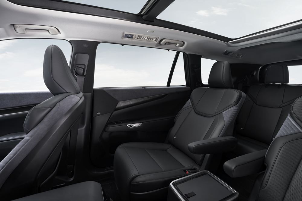 Le SUV électrique à batterie Lexus TZ offre six places sur trois rangées de sièges