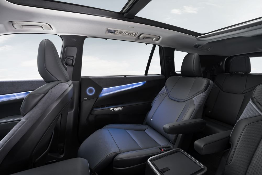 Le SUV électrique à batterie Lexus TZ offre six places sur trois rangées de sièges