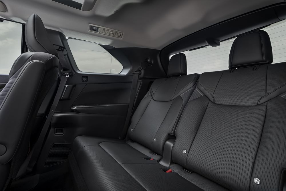 Le SUV électrique à batterie Lexus TZ offre six places sur trois rangées de sièges