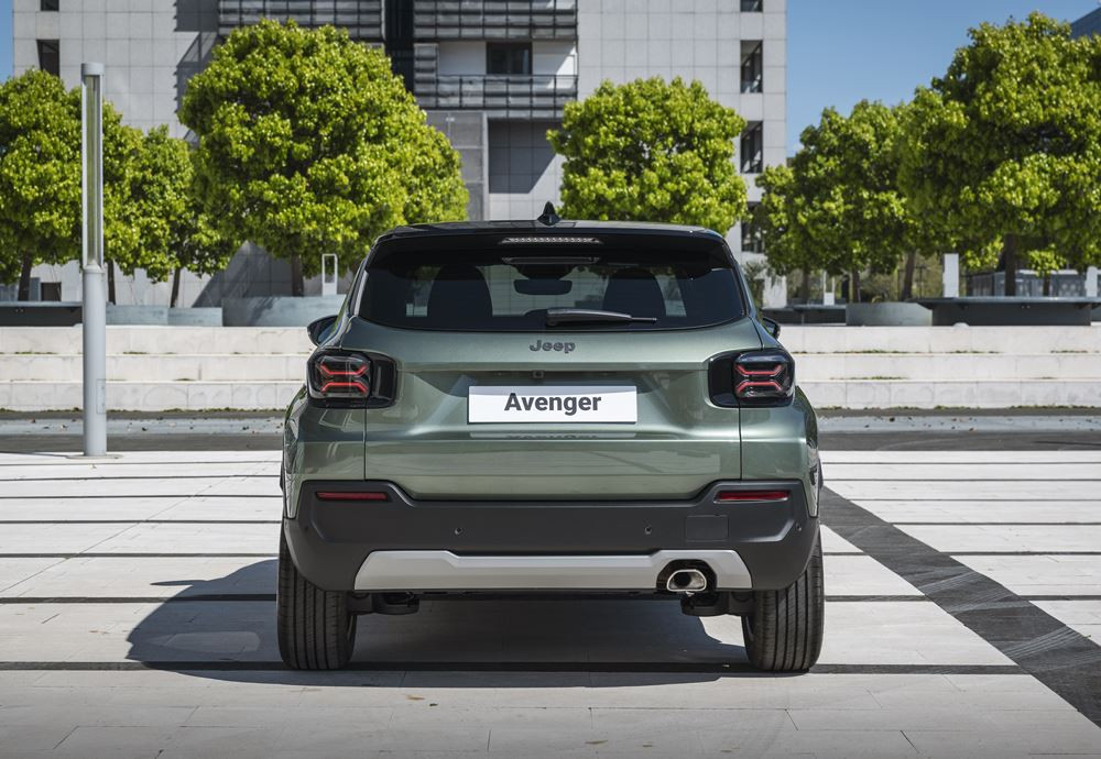 La Jeep Avenger Electrique revisitée offre jusqu'à 400 km d'autonomie WLTP