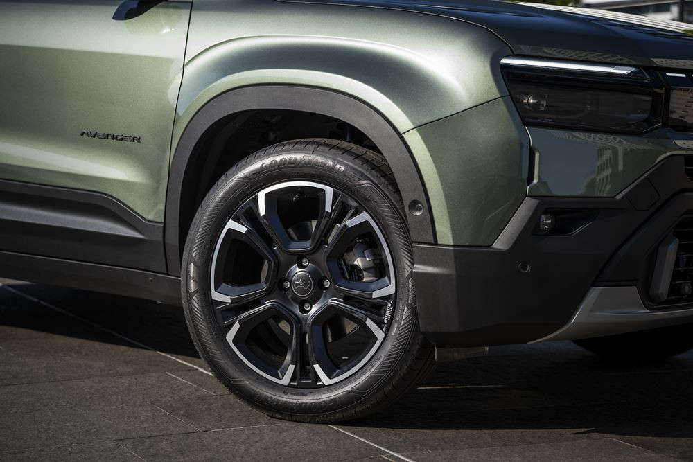 La Jeep Avenger Electrique revisitée offre jusqu'à 400 km d'autonomie WLTP