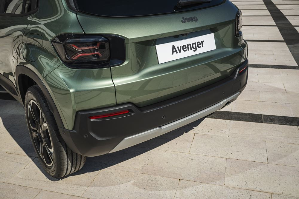 La Jeep Avenger Electrique revisitée offre jusqu'à 400 km d'autonomie WLTP