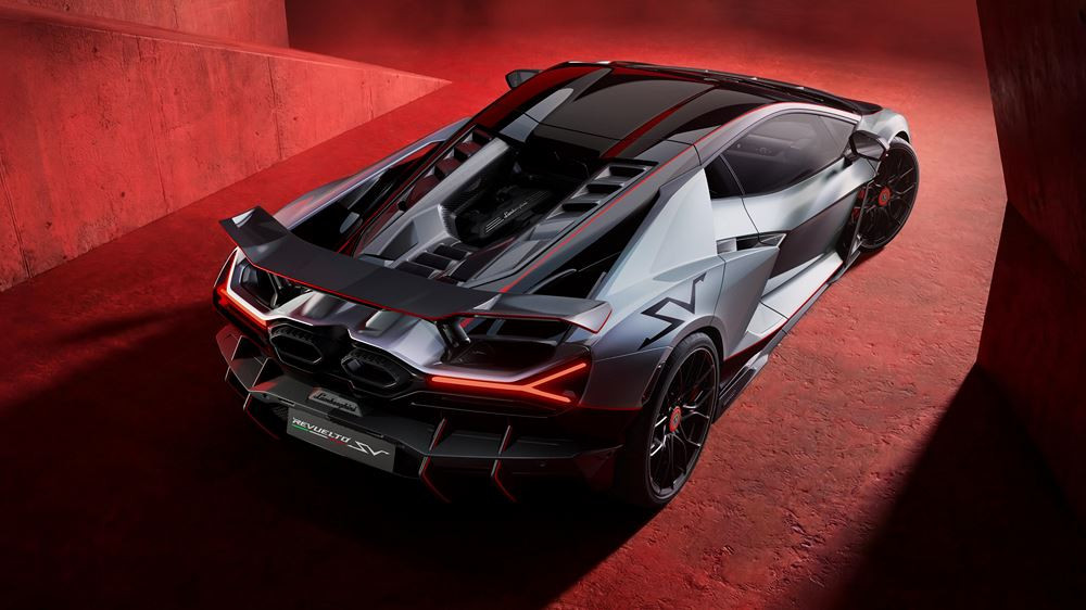 La Lamborghini Revuelto SV à moteur V12 hybride développe 1 065 ch