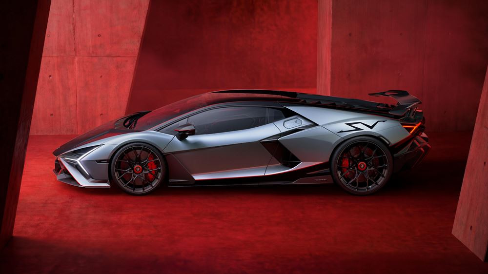 La Lamborghini Revuelto SV à moteur V12 hybride développe 1 065 ch