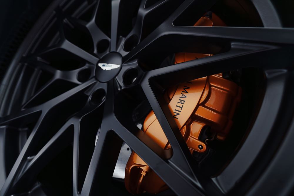 La supercar Aston Martin Valen est propulsée par un moteur V12 biturbo 5.2 litres de 850 ch