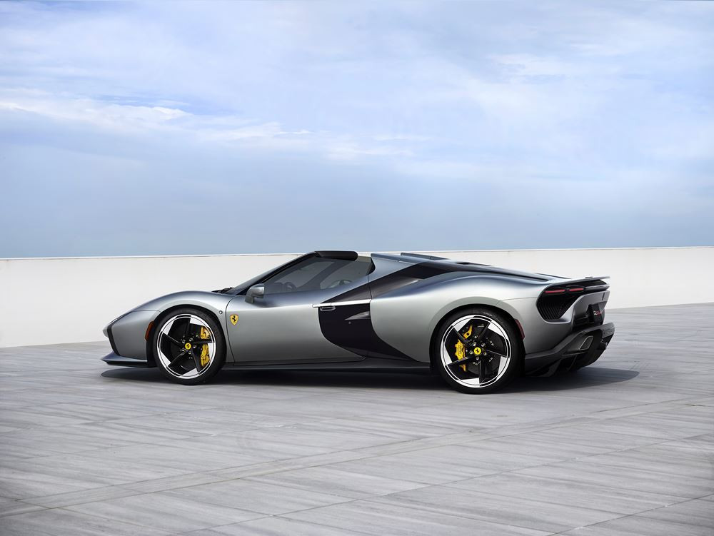 Ferrari HC25 : un roadster unique one-off sur base de F8 Spider à toit ouvert