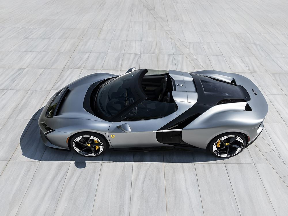 Ferrari HC25 : un roadster unique one-off sur base de F8 Spider à toit ouvert
