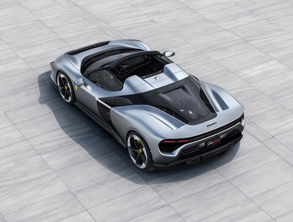 Ferrari HC25 : un roadster unique one-off sur base de F8 Spider à toit ouvert