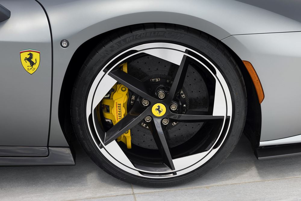 Ferrari HC25 : un roadster unique one-off sur base de F8 Spider à toit ouvert