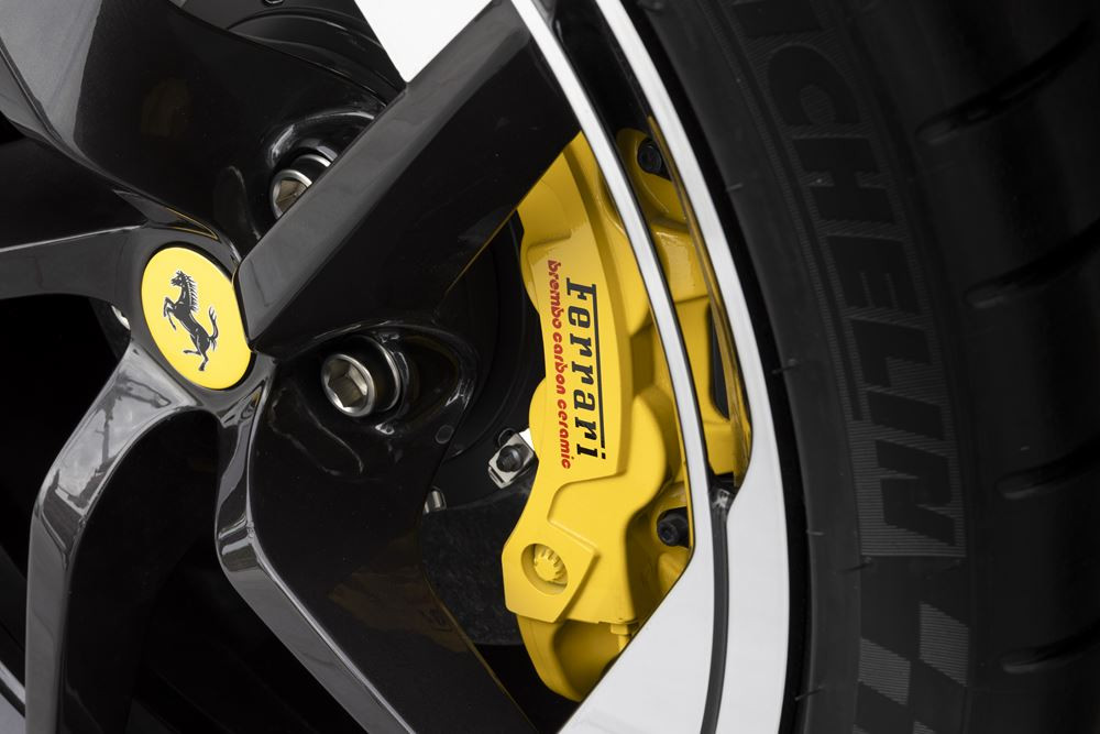 Ferrari HC25 : un roadster unique one-off sur base de F8 Spider à toit ouvert