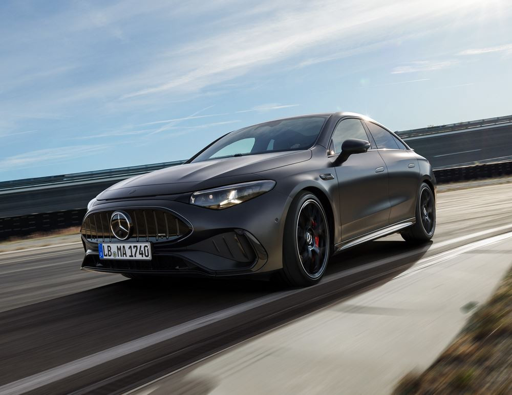 La Mercedes-AMG CLA 45 4Matic plus dotée de trois moteurs électriques à flux axial délivre une puissance de 680 ch