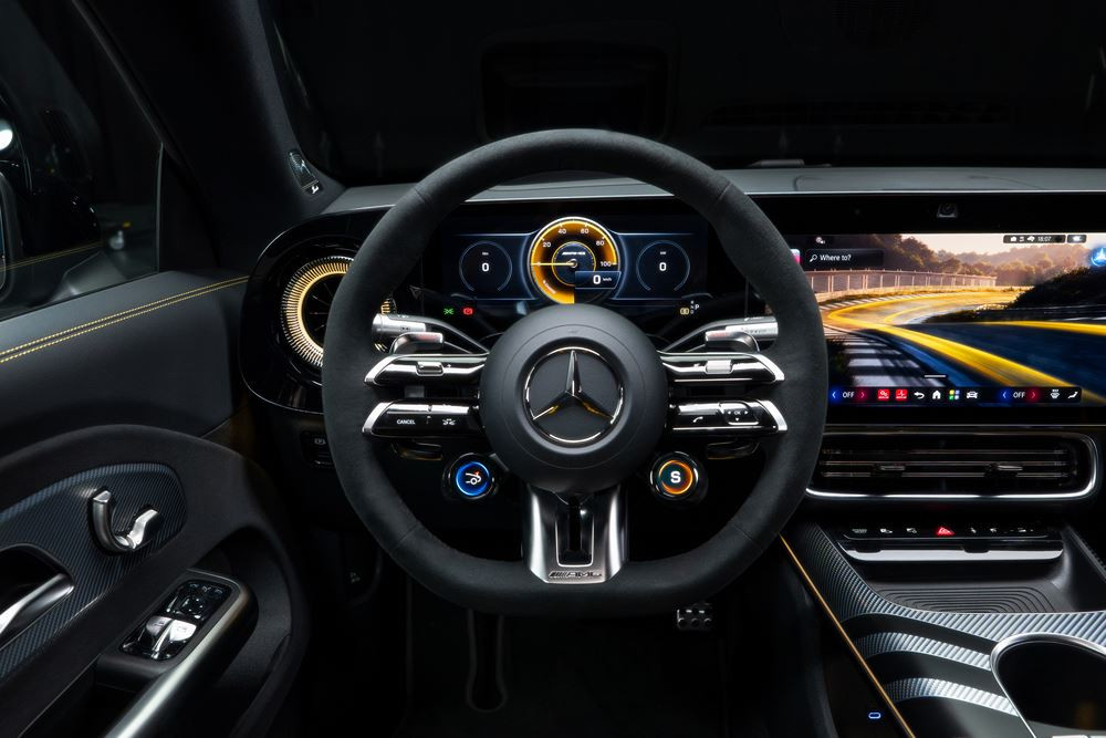 La Mercedes-AMG CLA 45 4Matic plus dotée de trois moteurs électriques à flux axial délivre une puissance de 680 ch
