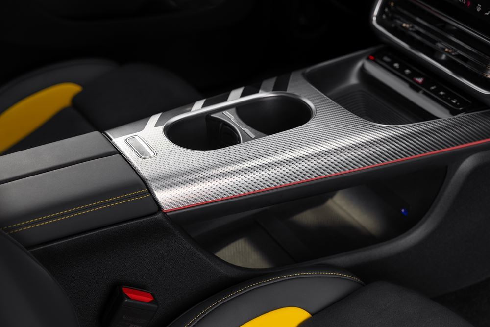 La Mercedes-AMG CLA 45 4Matic plus dotée de trois moteurs électriques à flux axial délivre une puissance de 680 ch