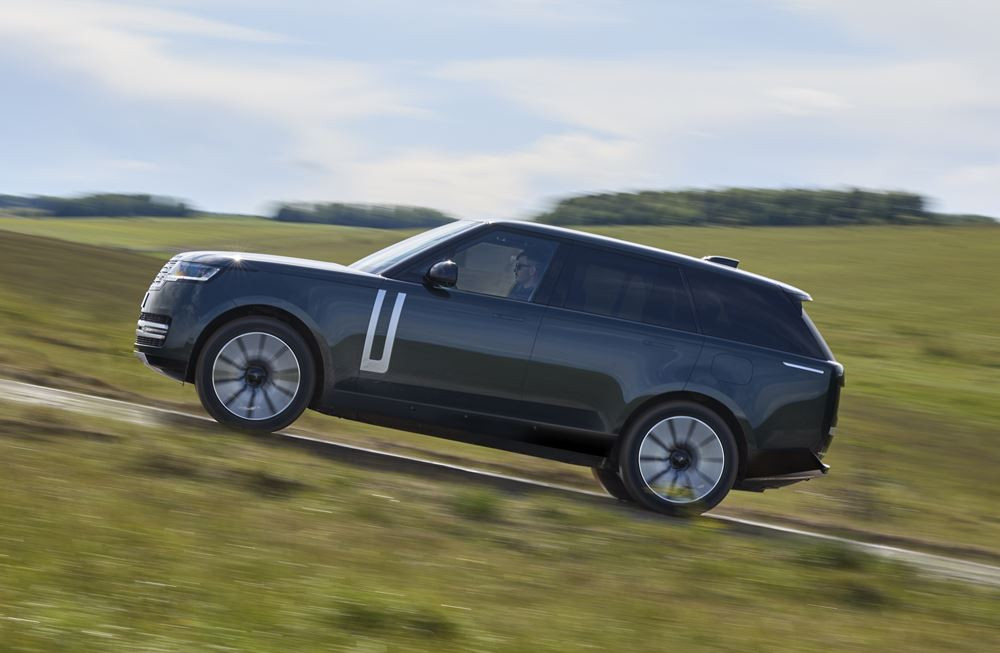 Le SUV de luxe Range Rover fait son entrée dans l'ère de l'électrique