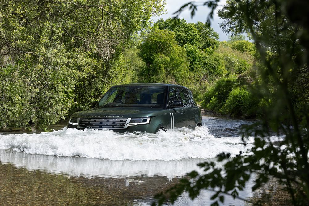 Le SUV de luxe Range Rover fait son entrée dans l'ère de l'électrique