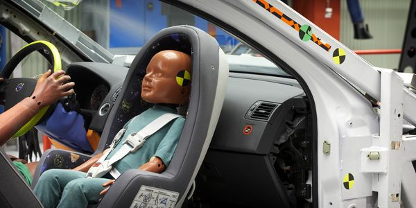 Une famille de 19 mannequins pour enregistrer les résultats des crash-tests