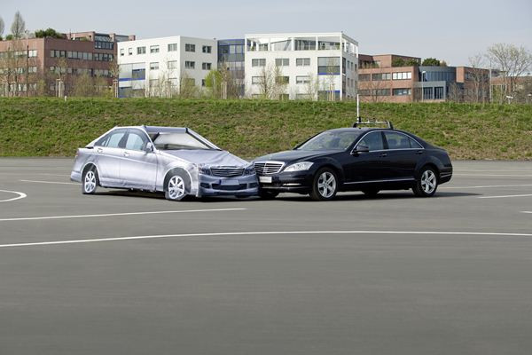 Mercedes remplace les pilotes essayeurs par des ordinateurs pour tester les dispositifs d'aide à la conduite