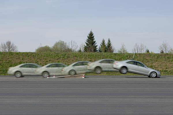Mercedes remplace les pilotes essayeurs par des ordinateurs pour tester les dispositifs d'aide à la conduite