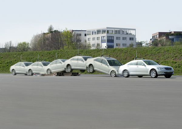 Mercedes remplace les pilotes essayeurs par des ordinateurs pour tester les dispositifs d'aide à la conduite