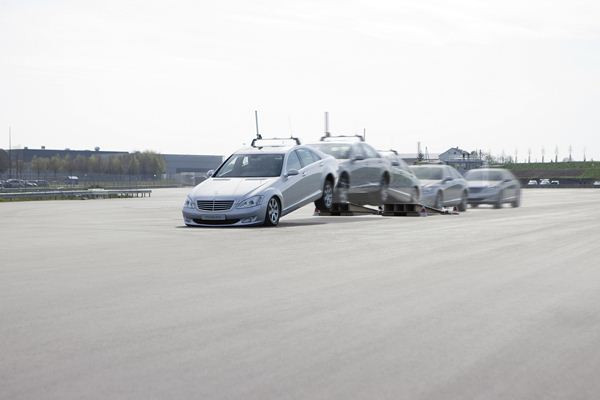 Mercedes remplace les pilotes essayeurs par des ordinateurs pour tester les dispositifs d'aide à la conduite