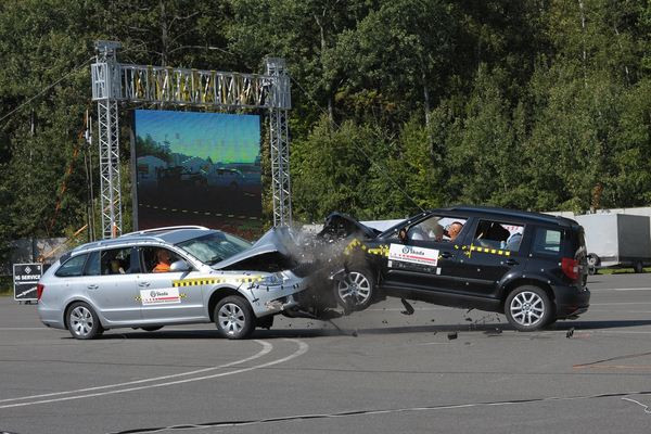 Skoda réalise un crash test frontal à une vitesse de 90 km/h