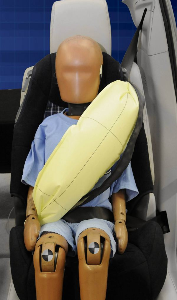 Une ceinture arrière avec airbag intégré sur la Ford Mondeo