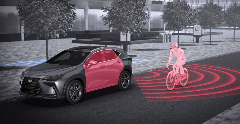 Le système Safe Exit Assist de Lexus évite l’ouverture d’une porte à l’approche d’un cycliste