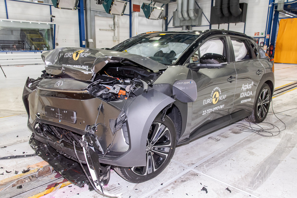 Le SUV électrique Toyota bZ4X obtient cinq étoiles aux crash-tests Euro NCAP 2022