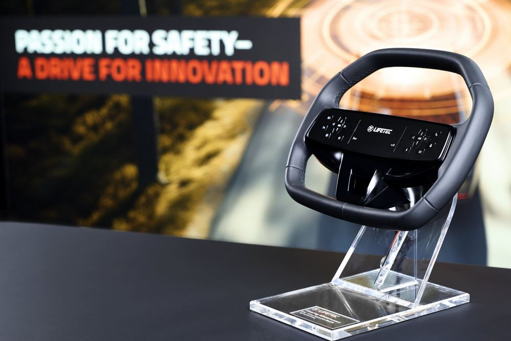 Le positionnement de l'airbag conducteur sur le volant évolue pour satisfaire au design futuriste du volant