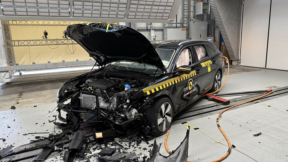 La grande routière Mercedes-Benz Classe E obtient cinq étoiles aux crash-tests Euro NCAP 2024
