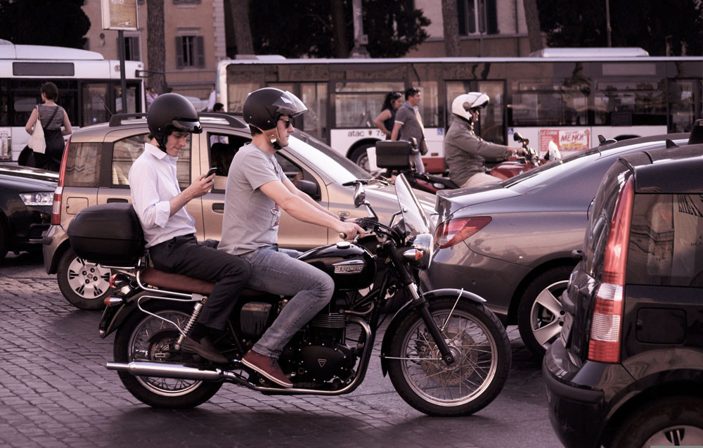 L'expérimentation de la circulation inter-files pour les deux-roues et trois-roues motorisés prolongée