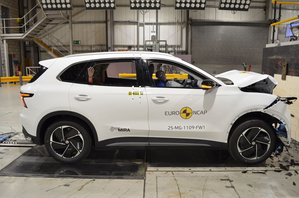 Le crossover électrique urbain Renault 4 E-Tech obtient quatre étoiles sur cinq possibles aux crash-tests Euro NCAP 2025