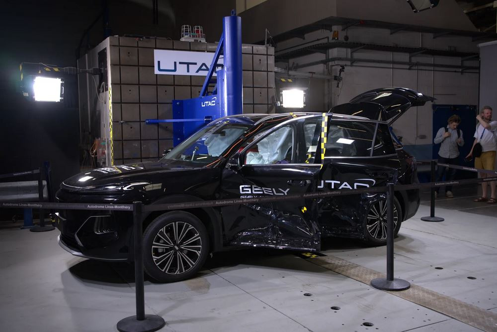 Le Geely Starray EM-i réalise un essai de collision latérale au-delà des exigences réglementaires en Europe
