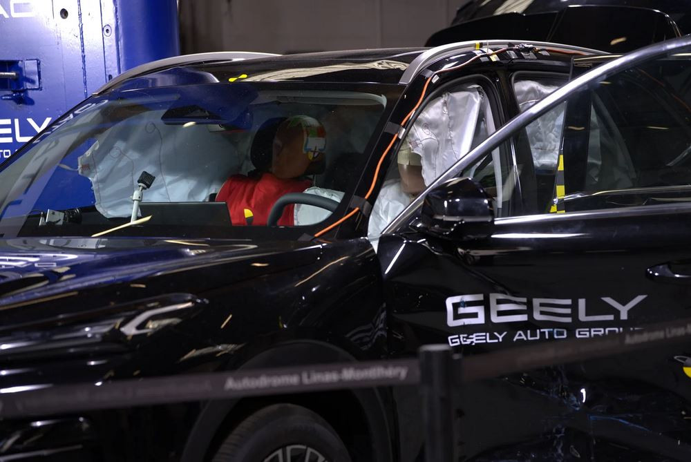 Le Geely Starray EM-i réalise un essai de collision latérale au-delà des exigences réglementaires en Europe