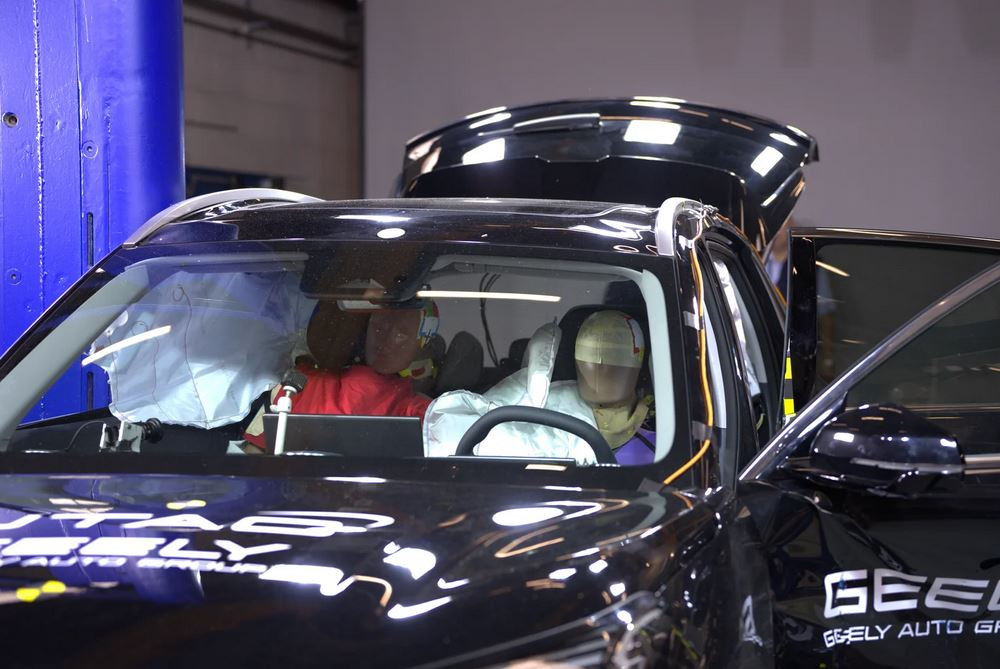 Le Geely Starray EM-i réalise un essai de collision latérale au-delà des exigences réglementaires en Europe