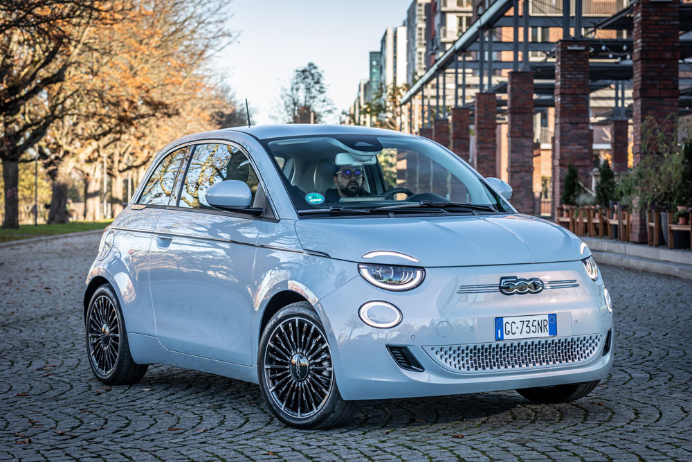 La Fiat 500e électrique se présente comme un projet social au service d'une mobilité accessible
