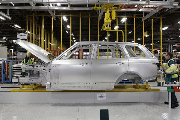 Le Range Rover voit son poids diminuer jusqu'à 420 kg sur certaines versions