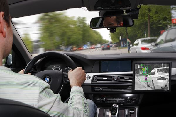 Le projet UR:BAN vise à rendre la conduite en ville plus sûre et plus efficace