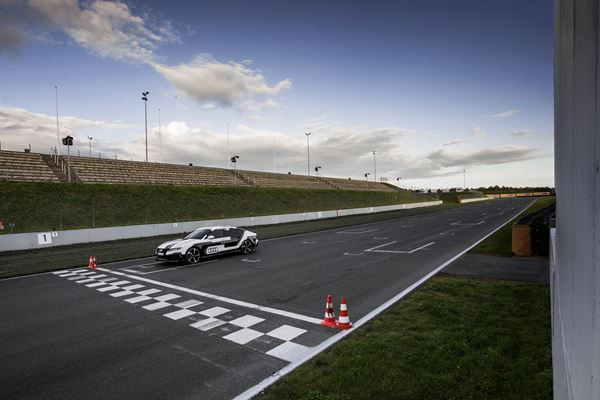 Une clé numérique connectée sur smartphone pour démarrer la voiture
