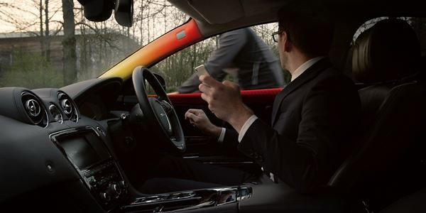 La technologie "Bike Sense" Jaguar minimise les risques d’accidents avec les deux-roues