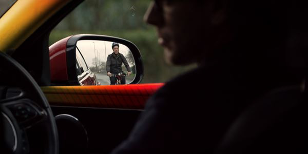 La technologie "Bike Sense" Jaguar minimise les risques d’accidents avec les deux-roues