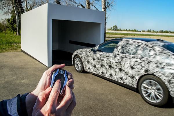 La BMW Série 7 embarque un stationnement piloté à distance