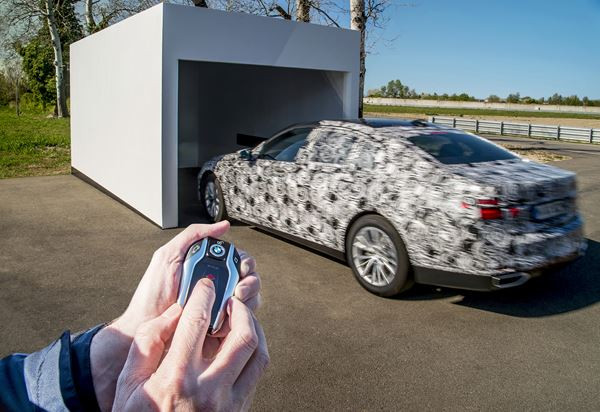 La BMW Série 7 embarque un stationnement piloté à distance