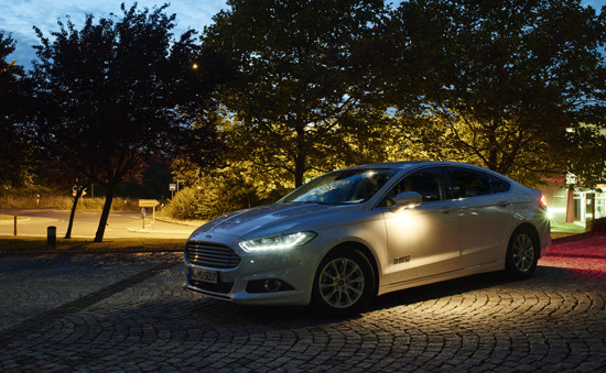 Les projecteurs avec pointeur thermique Ford facilitent la vision nocturne