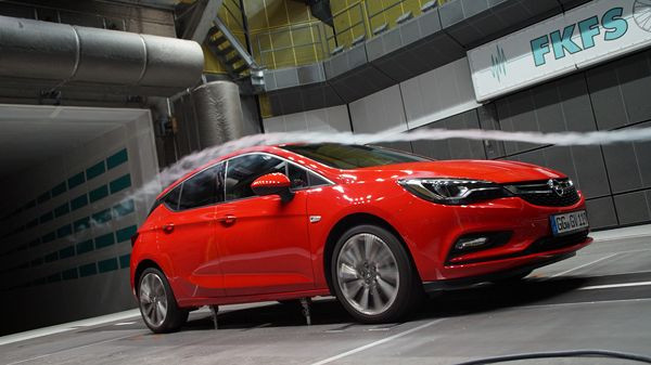 La berline Opel Astra affiche un CX de 0,285