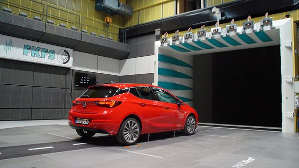 La berline Opel Astra affiche un CX de 0,285