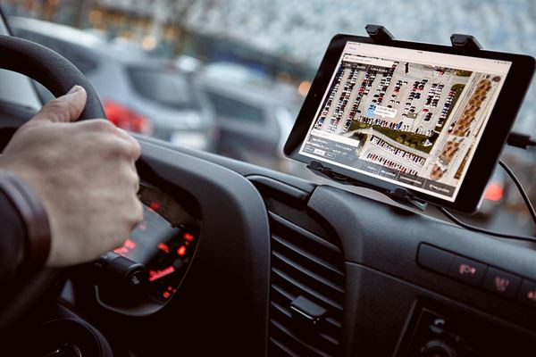 Le système de livraison itinérante Volvo facilite les achats en ligne